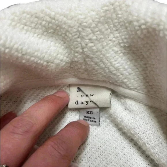 🌟Turtle Neck Sweater Size XS “A New Day” brand🌟 - Picture 6 of 6
